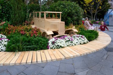 Devrim Meydanı 'ndaki sanat eserleri 