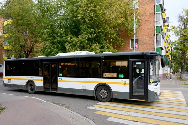 Halbflur Überlandbus Liaz 5292 Auf Der Chkalov Straße Chhimki Gebiet — Stockfoto