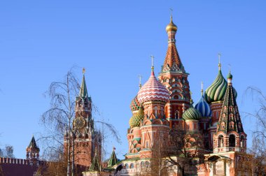 Kremlin 'in Spasskaya Kulesi ve St. Basil Katedrali, Moskova, Rusya Federasyonu, 05 Aralık 2020