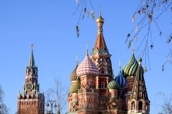 Вид Спасскую Башню Кремля Санкт Петербург Собор Василия Блаженного Москва — стоковое фото