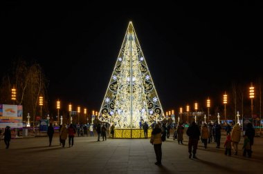 VDNKh, Moskova, Rusya Federasyonu Merkez Bulvarı 'nda Yeni Yıl ve Noel hafif heykelleri, 05 Aralık 2020