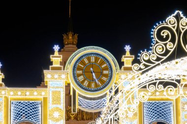 VDNKh, Moskova, Rusya Federasyonu Merkez Bulvarı 'nda Yeni Yıl ve Noel hafif heykelleri, 05 Aralık 2020