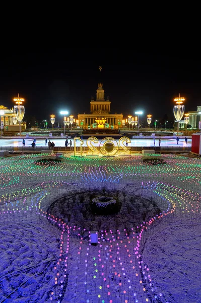 Eisbahn Vdnkh Und Dekorationen Für Neujahr Und Weihnachten Auf Dem — Stockfoto