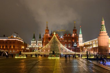 Manege Meydanı Yeni Yıl ve Noel süsleri, Moskova, Rusya Federasyonu, 12 Ocak 2021