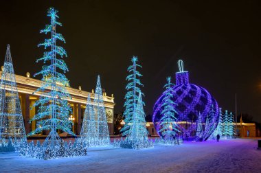 Gorky Park, Moskova, Rusya Federasyonu 'nun ana girişinde Yeni Yıl ve Noel süslemeleri, 5 Şubat 2021