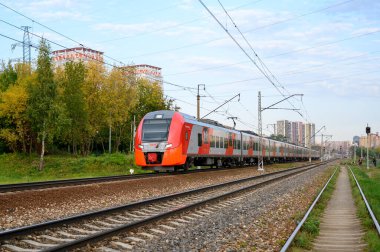 Speed DC electric multiple units train ES2G-118 