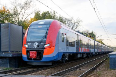 Speed DC electric multiple units train ES2G-132 