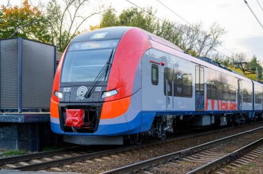 Speed DC electric multiple units train ES2G-132 