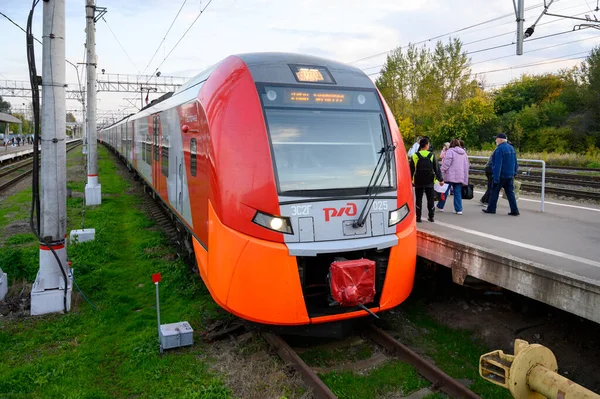 Speed DC electric multiple units train ES2G-025 
