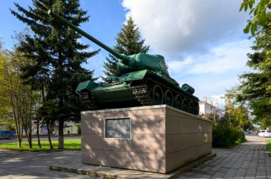 Anıt-tank T-34-85, Rzhev, Rzhev, Tver bölgesi, Rusya Federasyonu 'nu kurtaran Sovyet tankçılarına, 19 Eylül 2020