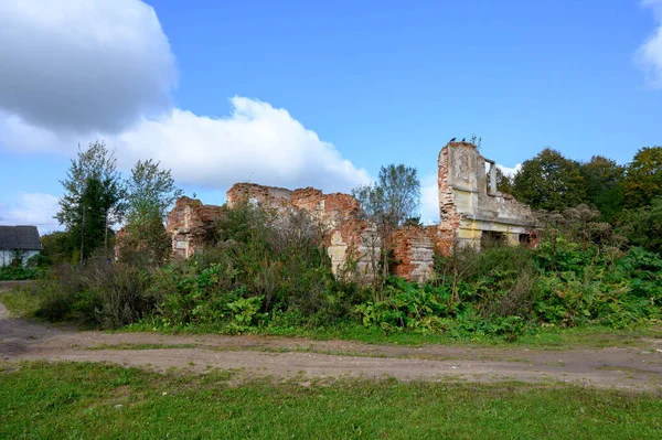 俄罗斯联邦特维尔地区Rzhev区Zaitsevo Zaitsevo 地产主屋的废墟 2020年9月19日 — 图库照片