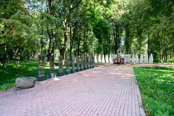 Ulička Hrdinů Masový Hrob Sovětských Vojáků Městském Parku Zubcov Oblast — Stock fotografie