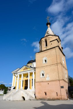 Hayat Veren Üçleme Katedrali, Eyüp Şapeli 'nin çan kulesi, Moskova Patriği Staritsky Kutsal Dormition Manastırı, Staritsa, Tver bölgesi, Rusya, 20 Eylül 2020
