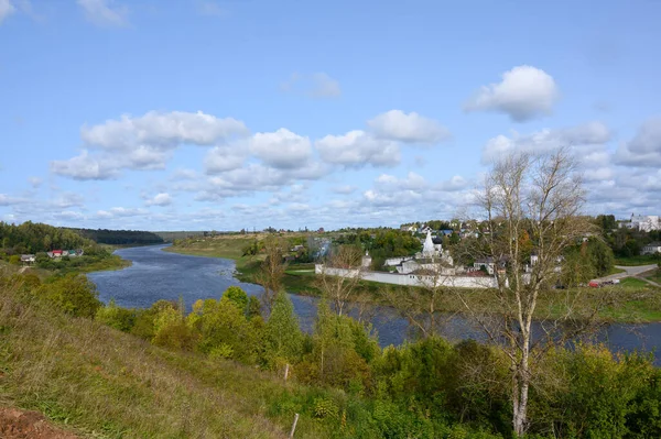 Utsikt Över Volga Floden Och Staritsky Heliga Dormition Kloster Staritsa — Stockfoto