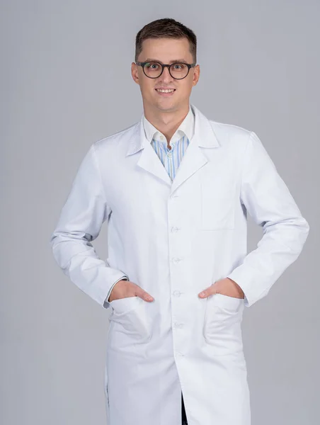 Portrait Studio Médecin Spécialiste Médical Debout Les Mains Dans Les — Photo