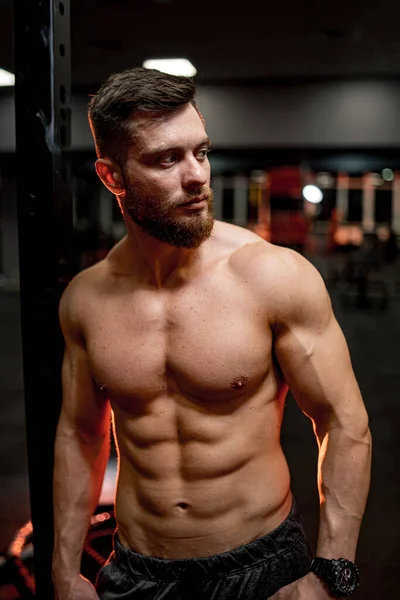 Porträt Eines Sportlers Mit Perfektem Körper Hübscher Mann Mit Muskeln — Stockfoto