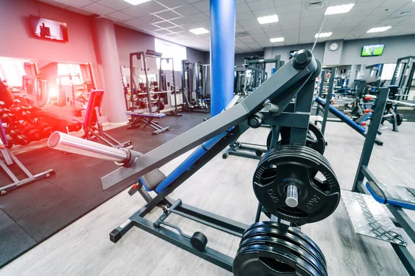 Modernes Fitnessstudio Mit Geräten Und Geräten Aktuelle Sporthalle — Stockfoto