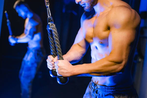 Brutal Strong Bodybuilder Pumping Muscles Bodybuilding Training Ropes Posing Gym — Stock Photo, Image