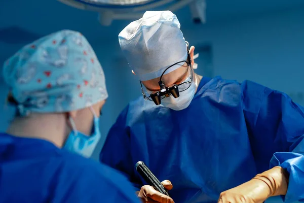 Operation Krankenhaus Gesundheitskonzept Neurochirurgen Bei Der Arbeit Selektiver Fokus Hintergrund — Stockfoto