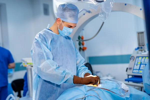 Medicinska Instrument Neurokirurgens Händer Operativ Process Sjukhus Läkaren Utför Operation — Stockfoto
