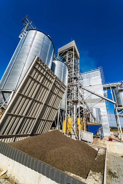 Elevadores Acero Para Mantener Los Cereales Secos Concepto Agrícola Moderno — Foto de Stock
