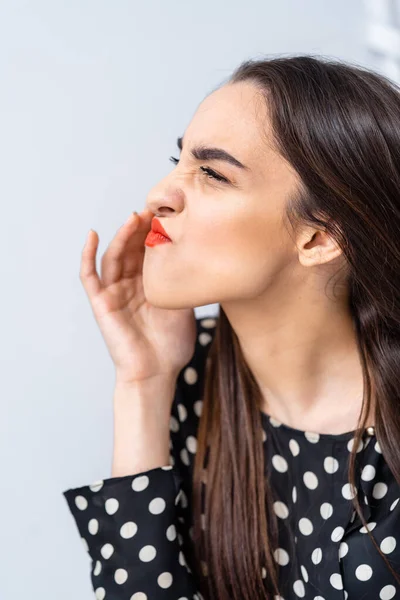 Close Van Een Jonge Vrouw Met Kiespijn Tandheelkundige Zorg Concept — Stockfoto