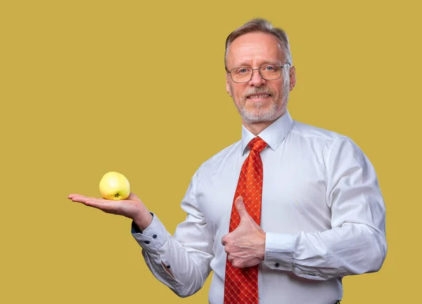 Retrato Apuesto Hombre Mayor Posando Ante Cámara Macho Tiene Una — Foto de Stock