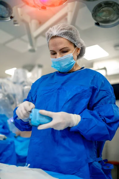 Focused Surgeon Blue Uniform Mask Preparing Operation Modern Operation Room — Photo