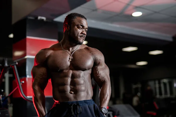 African Athlete Gym Muscular Man Showing Muscles Gym Workout Strong — Stock Photo, Image