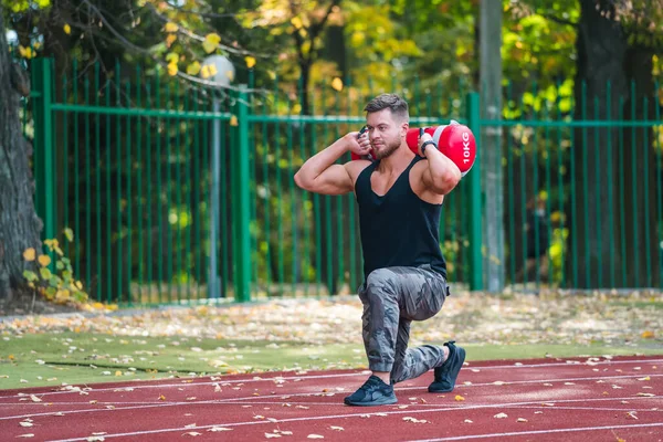 Fitness Young Man Working Out Outdoor Handsome Bodybuilder Training Outdoor — Stock Photo, Image
