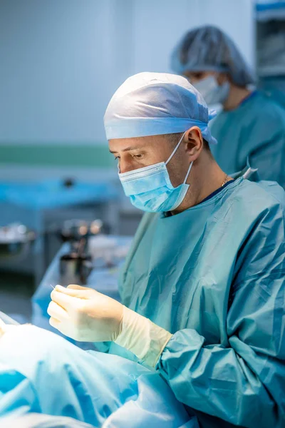 Focused Male Doctor Blue Uniform Preparing Equipment Operation Hospital — Stockfoto