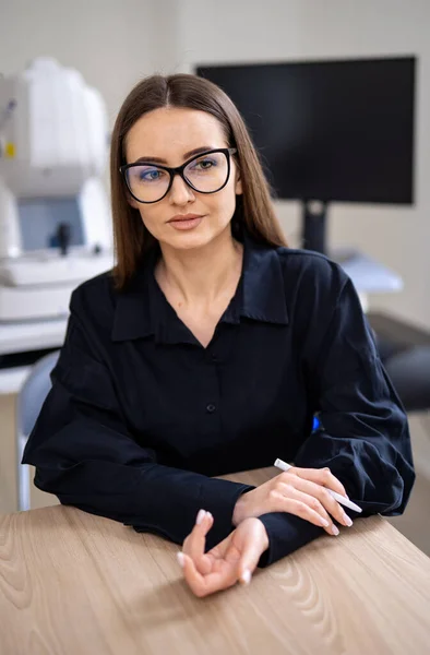 Klient Kliniken Nya Glasögon Kvinna Glas Med Dioptrar Efter Nytt — Stockfoto