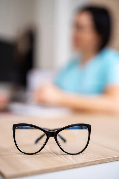 Fermez Les Lunettes Vue Restant Table Lunettes Vue Ophtalmologie Médicale — Photo