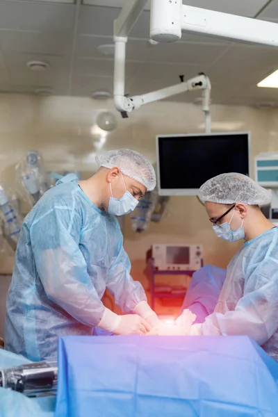 Sala Operaciones Con Cirugía Curso Equipo Médico Realizando Operación Quirúrgica — Foto de Stock