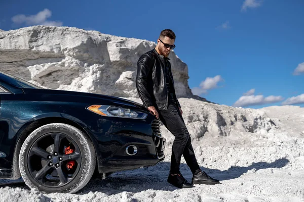 Elegante Bell Uomo Posa Con Auto Elegante Giovane Uomo Affari — Foto Stock