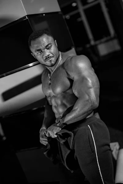 Schöner Muskulöser Mann Mit Nacktem Oberkörper Junger Macho Oben Ohne — Stockfoto