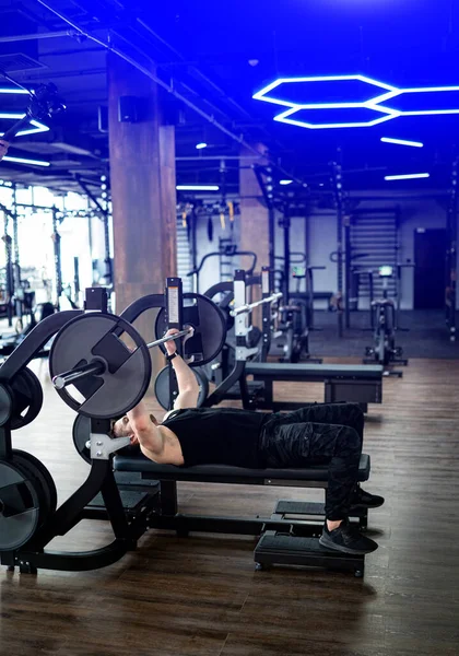 Gesund Und Gutaussehend Sportbekleidungstraining Sportlicher Lifestyle Mann Trainiert Hart Fitnessstudio — Stockfoto