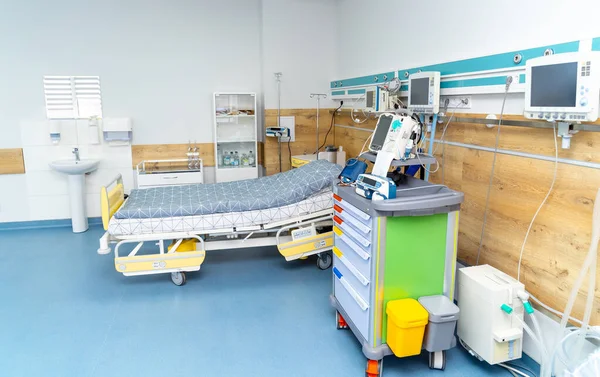 Ala Hospitalar Com Camas Equipamentos Médicos Prontos Para Recuperação Intensiva — Fotografia de Stock