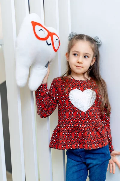 Joven Alegre Sonriente Niña Bonita Feliz Niña Linda Con Infancia — Foto de Stock