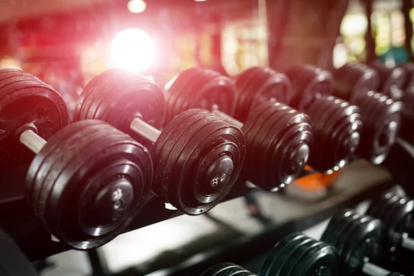 Reihen Schwarzer Schwerer Hanteln Der Turnhalle Moderner Fitnessraum Aus Nächster — Stockfoto