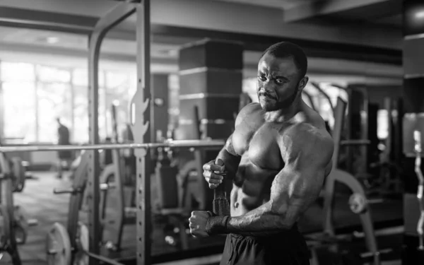 Black White Portrait Muscular Man Shirt Heavy Workout Happy Bodybuilder — Stock Photo, Image