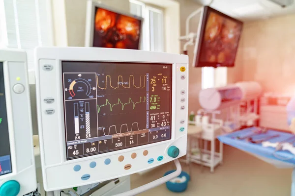Tıbbi Cihazlar Dahili Hastane Tasarımı Konsepti Ameliyathanede Iki Ekran Var — Stok fotoğraf