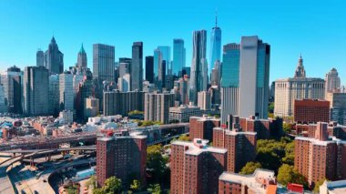 Gündüz vakti New York 'un modern şehir merkezi. İnsansız hava aracından çağdaş şehrin güzel mimarisi.