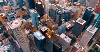 Modern Houston, Teksas, ABD 'nin çeşitli yüksek binaları. Şehir merkezindeki canlı şehir havadan bakıldığında.