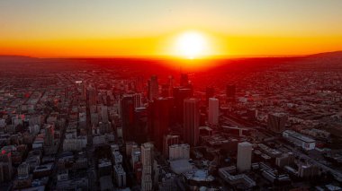 Los Angeles şehir merkezi şehir panoraması. Los Angeles şehir merkezinin yüksek irtifa drone panoraması.