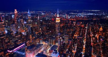 Ünlü gökdelenleri olan Manhattan 'ın muhteşem manzarası. İHA 'dan ABD' nin New York şehrinin engin manzarası.