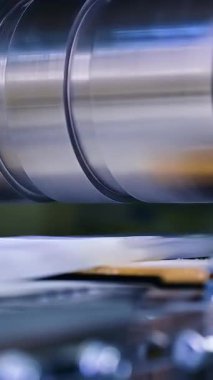 Modern teknoloji üretimi şımartır. Bebek bezi yapmak için selüloz ruloları.