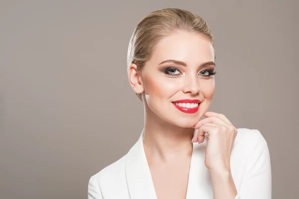Gorgeous blond woman in festive makeup. — Stock Photo, Image