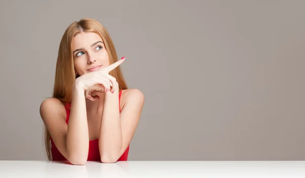 Gestos mujer rubia . — Foto de Stock