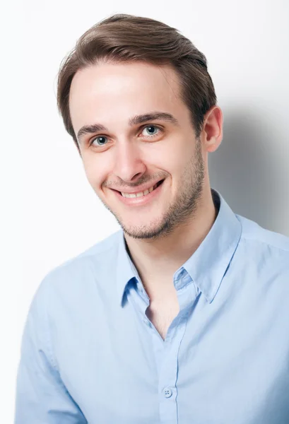 Retrato de un joven guapo y amigable . — Foto de Stock